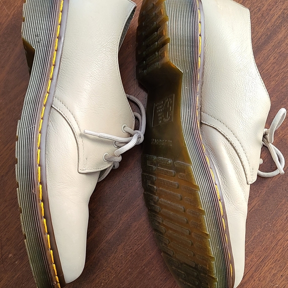 Dr. Doc Martens 1461 Cream Lace-Up Oxfords Women's Size 9 41 - Picture 2 of 10